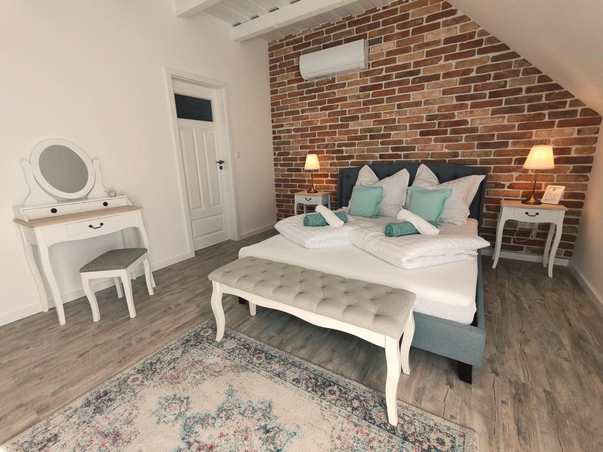 Hotel Elisoria Superiors à Cserszegtomaj Extérieur photo